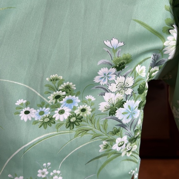 Vintage EXCELLENT QUALITY Brand Made In Japan Kimono Robe One Size Green White - Picture 2 of 6